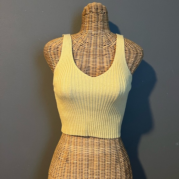 yellow knitted top - Picture 2 of 6